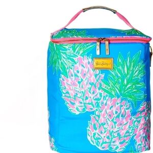 Lilly Pulitzer Blue Pineapple  Lunch Bag Or Wine Carrier with Pink Accents